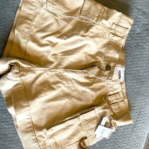 **New w/tags** RSQ khaki mid-length cargo shorts size 26